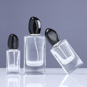 AC025 30 مل 50 مل 100 مل زجاجة عطر زجاجية عالية الجودة ذات غطاء أسود صندوق تغليف مخصص